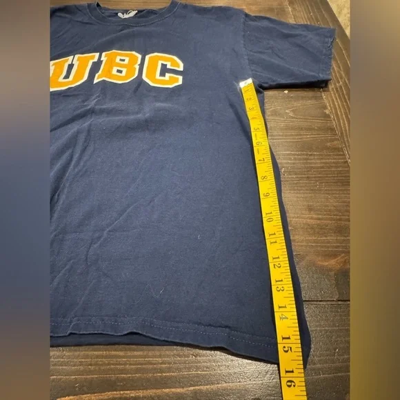 Vintage UBC University of British Columbia T-Shirt - Picture 8 of 8